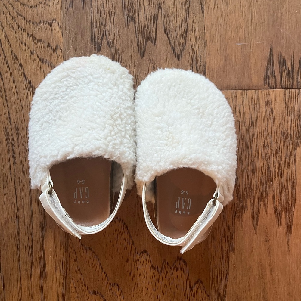 Gap Sherpa Clogs size 5/6 Toddler